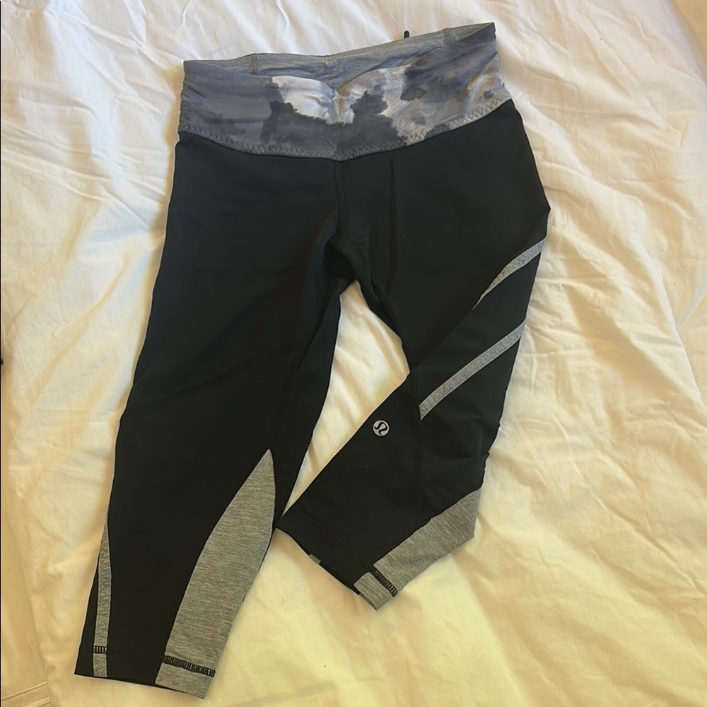 Lululemon Athletica Black and Gray Leggings Sleek Athletic Wear